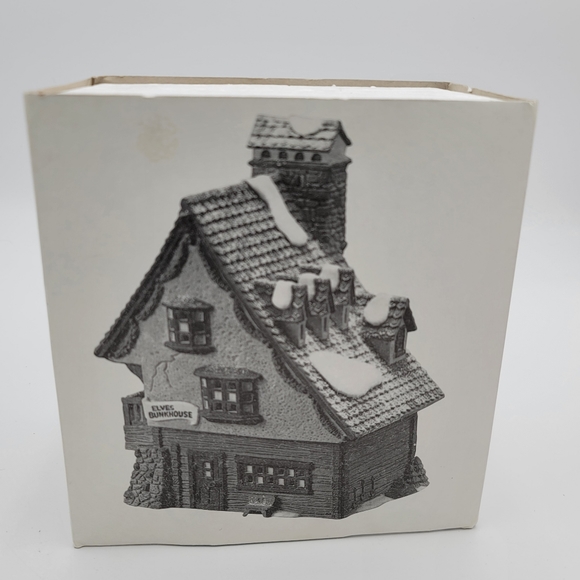 Department 56 - North Pole Series - “Elf bunkhouse”. - Picture 8 of 8